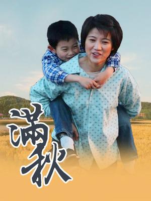 日本人妻吃饭卓子下